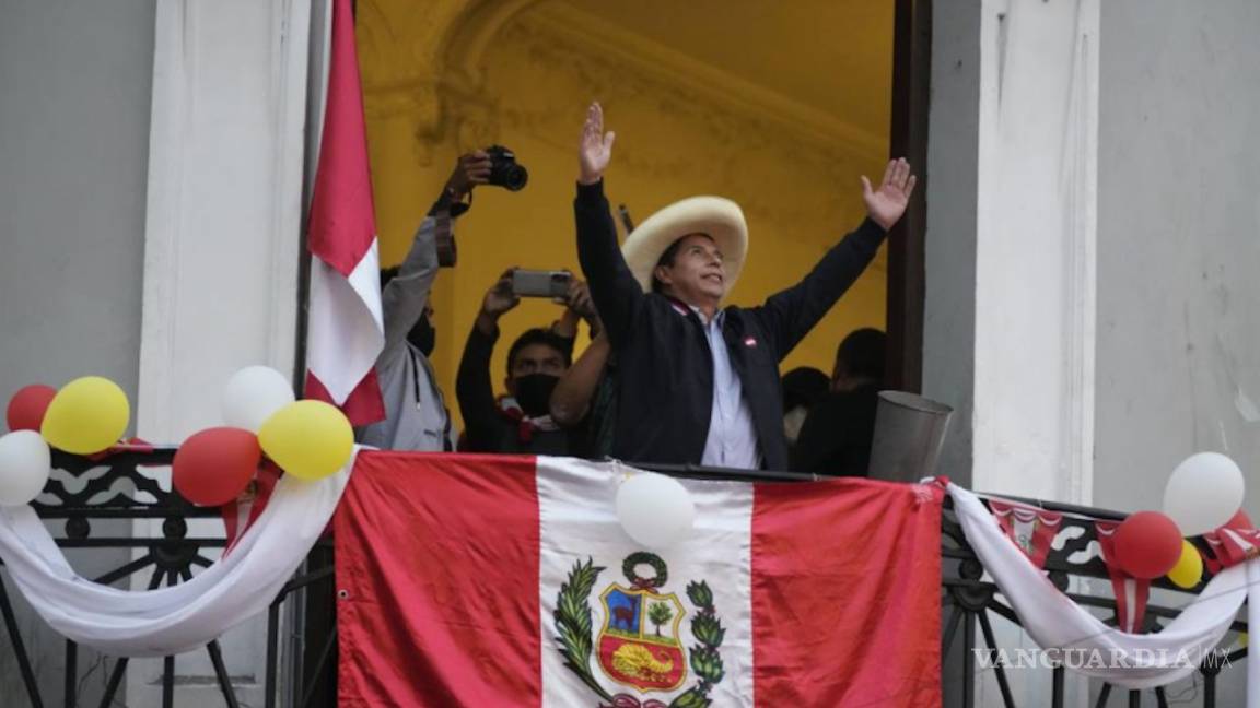Gana Pedro Castillo la presidencia de Perú tras conteo del 100% de actas