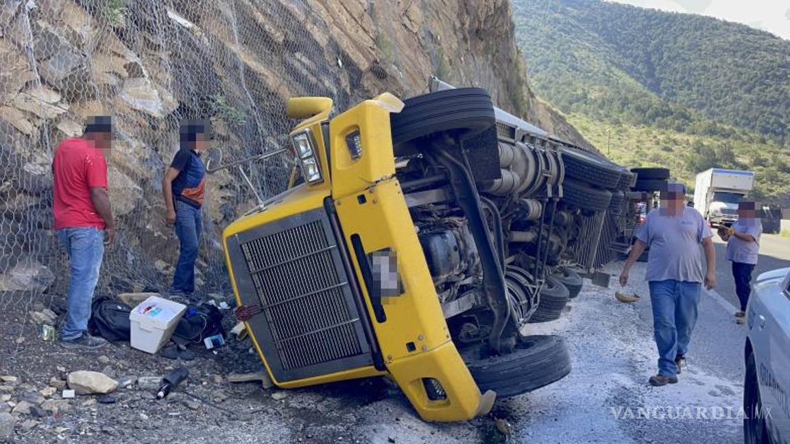 $!José Eduardo ¨N¨, conductor de 19 años, salió ileso del percance.