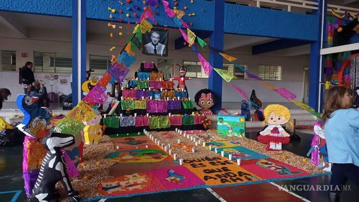 $!¿Ya viste estos altares en Saltillo? Dedicados a familiares, Walt Disney, Juan Gabriel, Cri-Cri y más (Fotos)