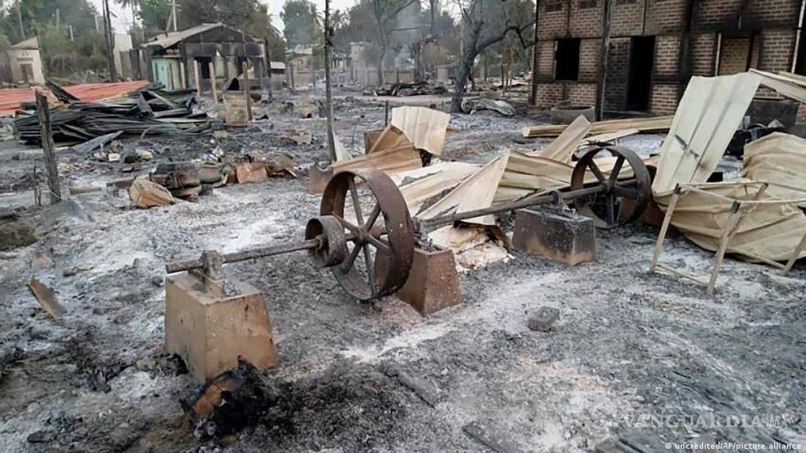 Incendia Ejército casas en Birmania