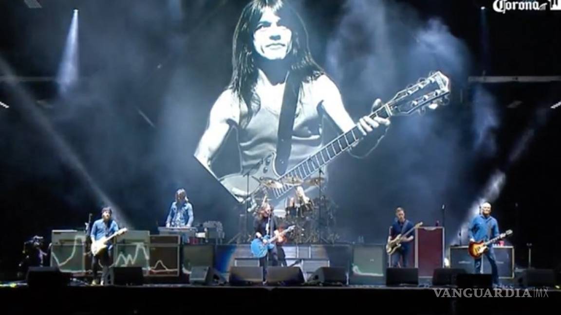 Foo Fighters rinden homenaje a Malcolm Young en el Corona Capital