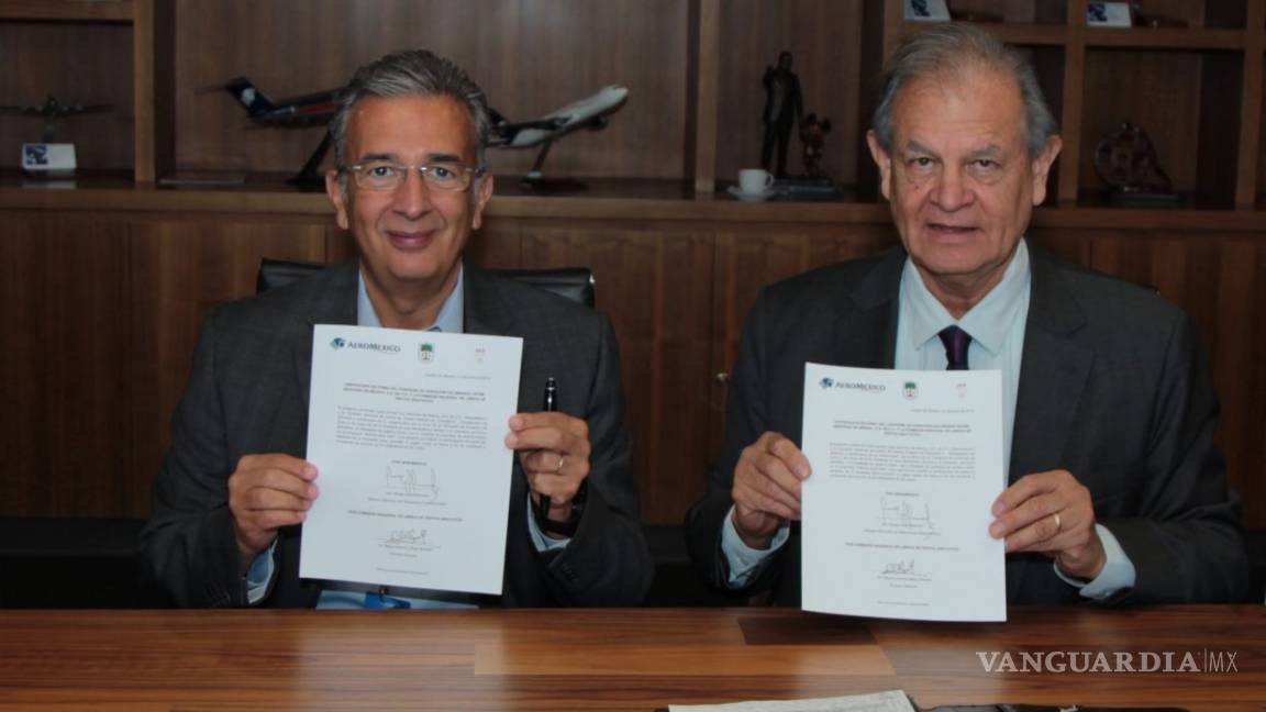 Aeroméxico donará 18 tons de papel para libros de texto