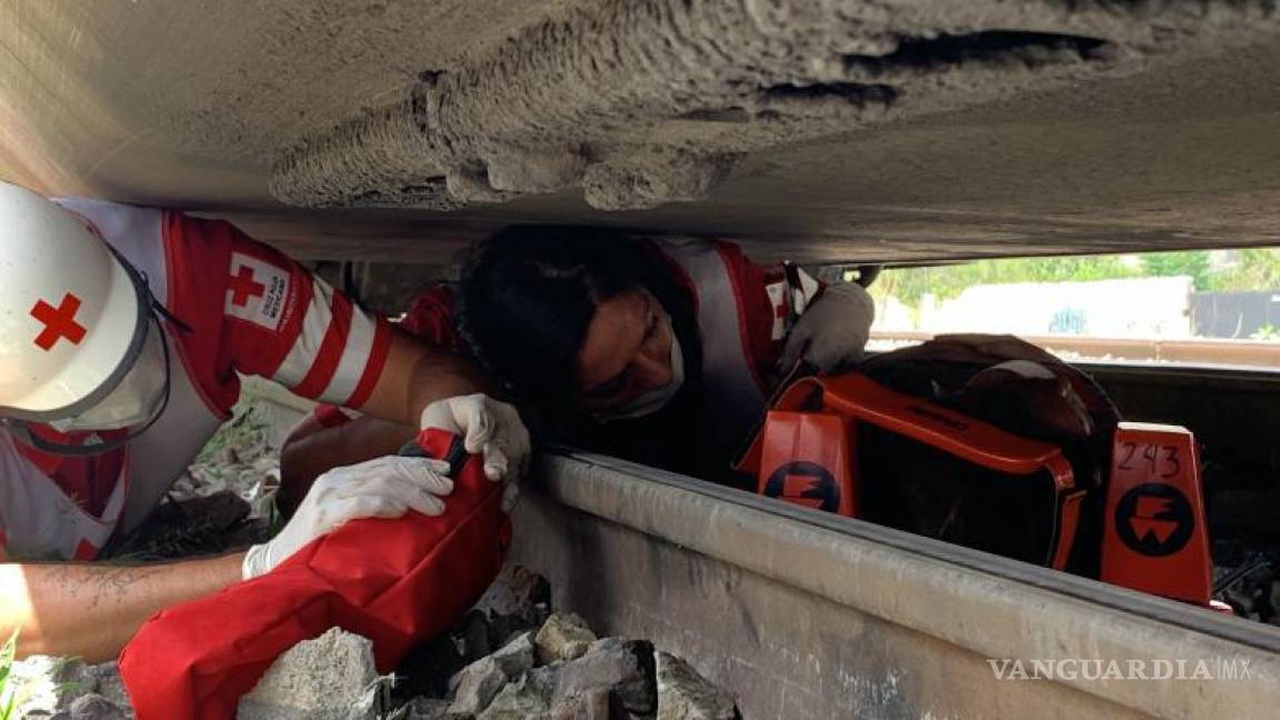 Mujer que ingirió ácido en colonia Mirasierra queda atrapada debajo del tren tras ser atropellada