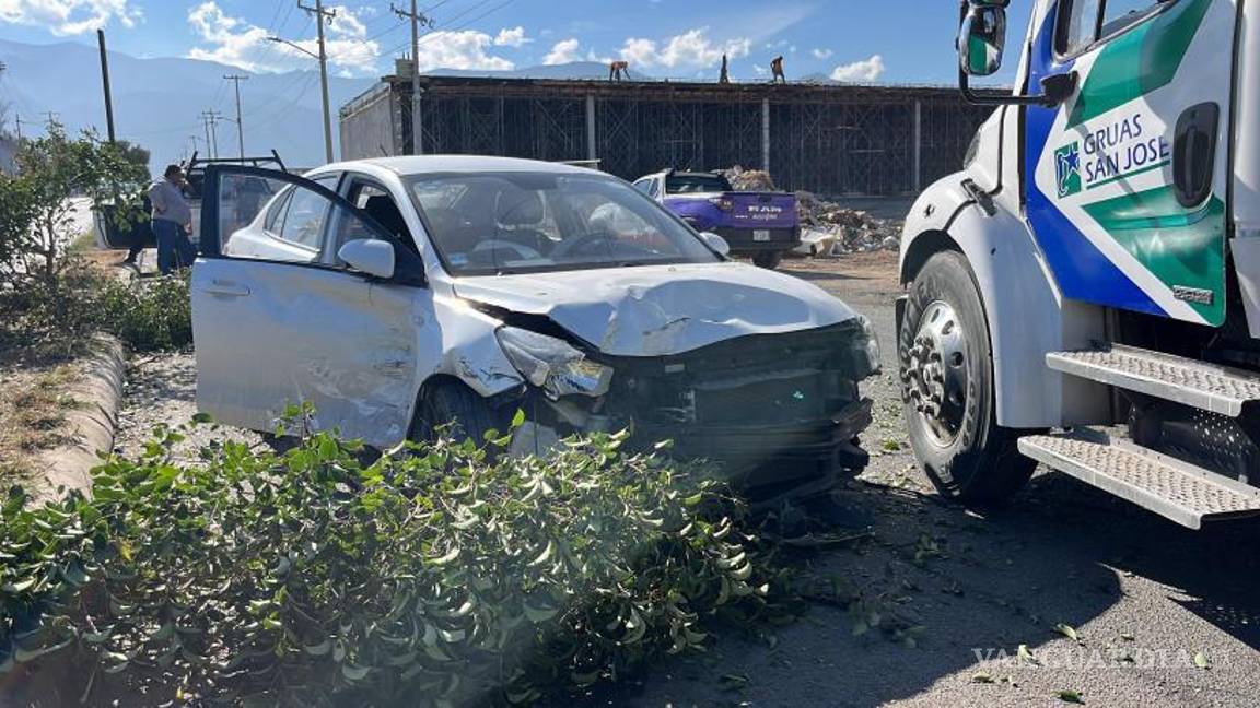 $!Árboles del camellón central mostraban las marcas del impacto tras la maniobra brusca provocada por la invasión de carril.