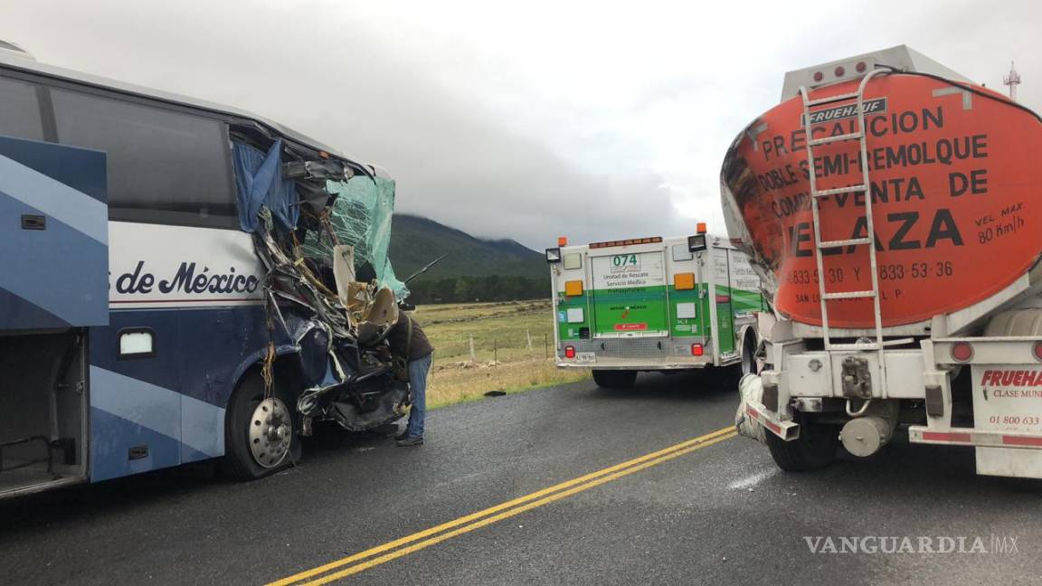 $!Accidente en carretera a Saltillo deja 36 lesionados, todos pasajeros de camión