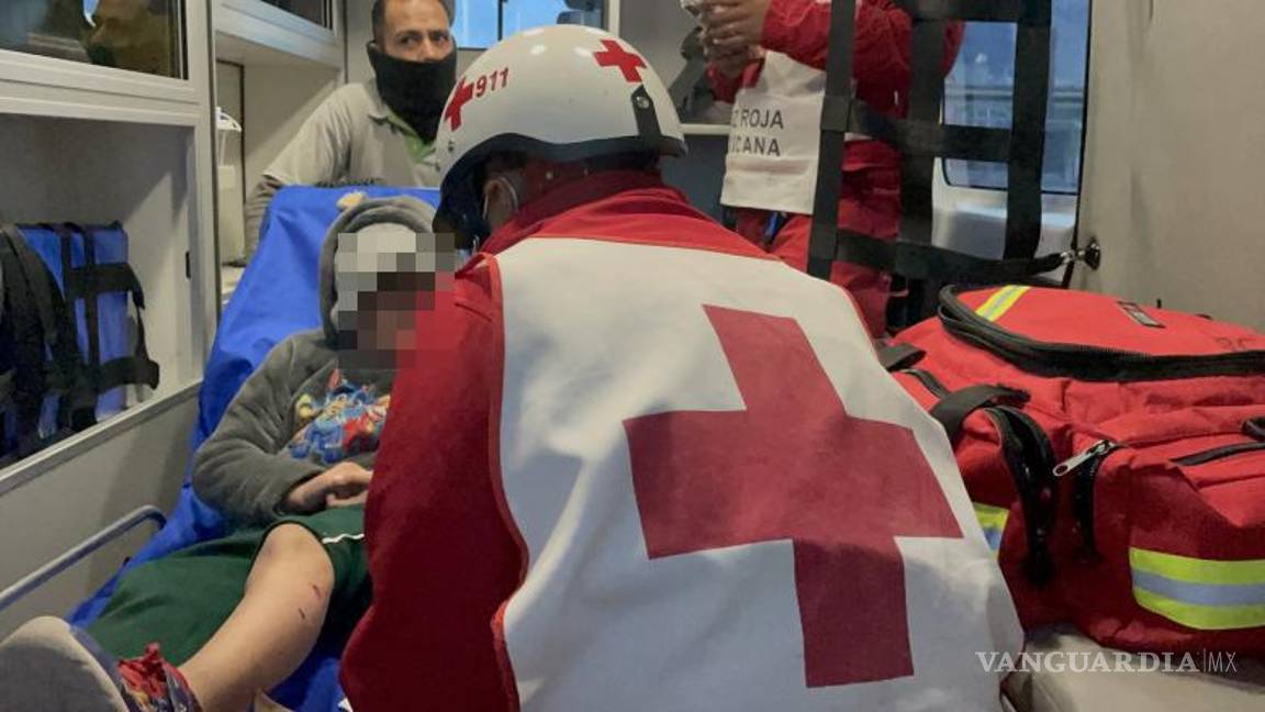 $!Paramédicos de la Cruz Roja brindaron atención prehospitalaria al menor antes de trasladarlo a la Clínica 1.