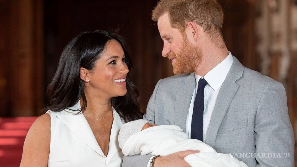 El príncipe William y Kate al fin conocen al pequeño Archie