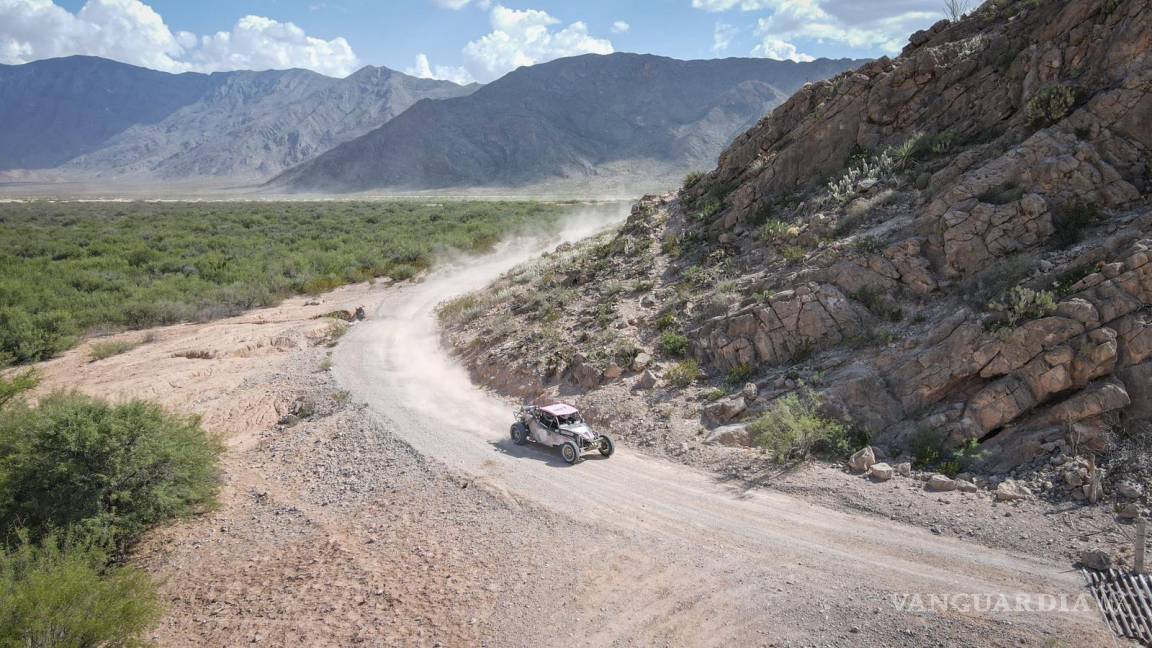 Adrenalina a tope: Cientos de pilotos parten de Cuatro Ciénegas en el 1000 Desert Rally