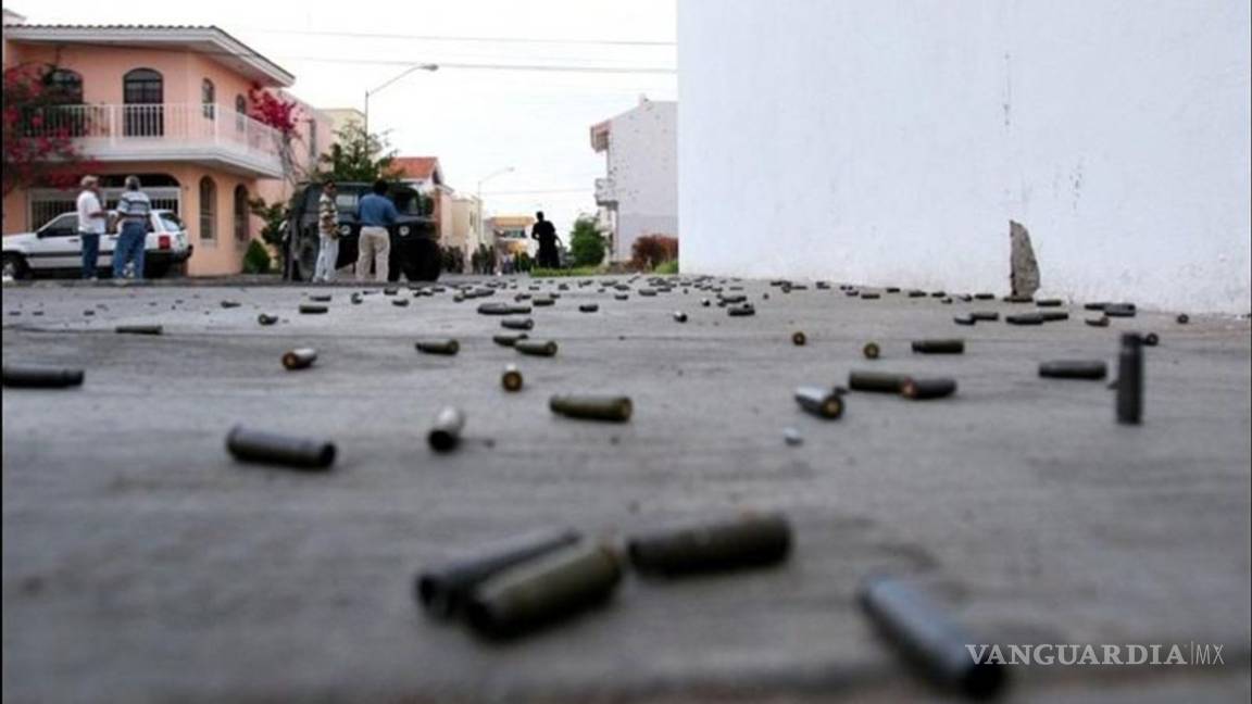 Guerra y balaceras entre Los Viagras y el Cártel Jalisco Nueva Generación obliga a suspender clases y desplazamiento de personas en Michoacán (Videos)