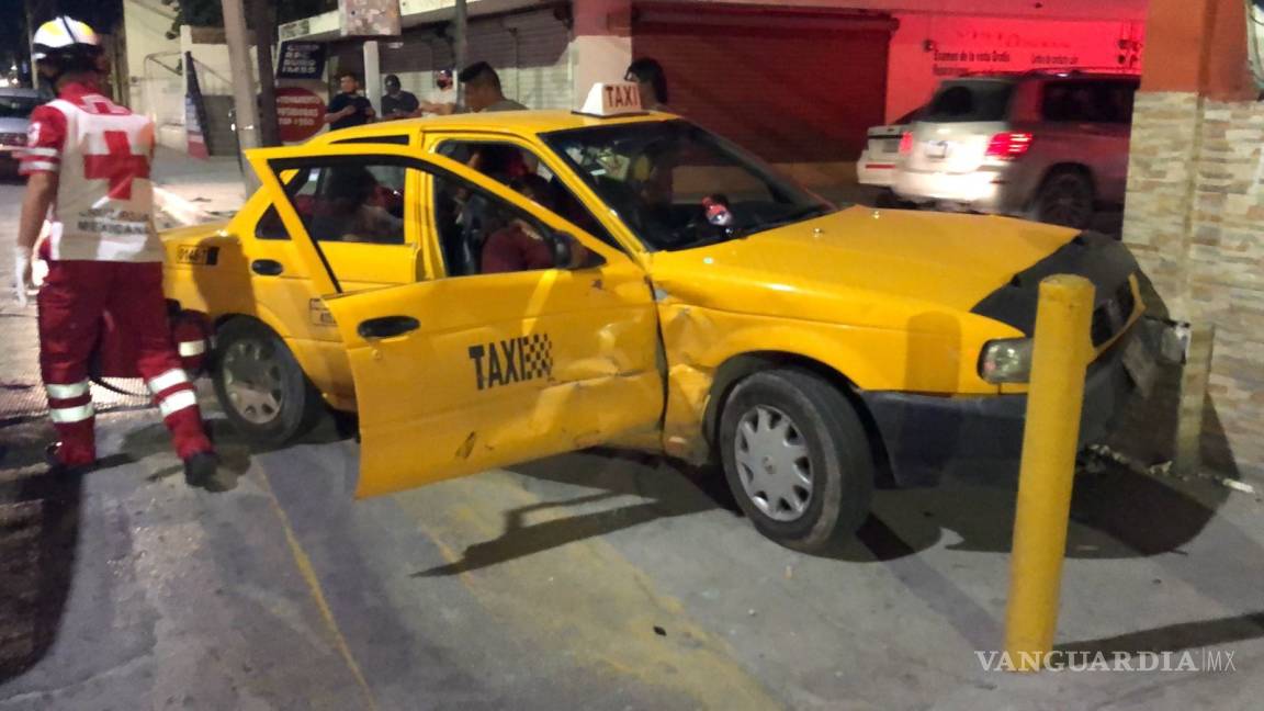 Choca conductor contra taxi en la zona centro de Saltillo