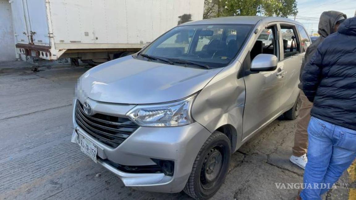 $!El conductor del Toyota Avanza aceptó su responsabilidad por no hacer su alto correspondiente en el cruce.