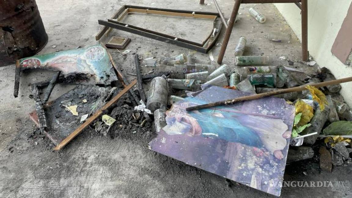 $!Las imágenes quedaron en cenizas y rotas.