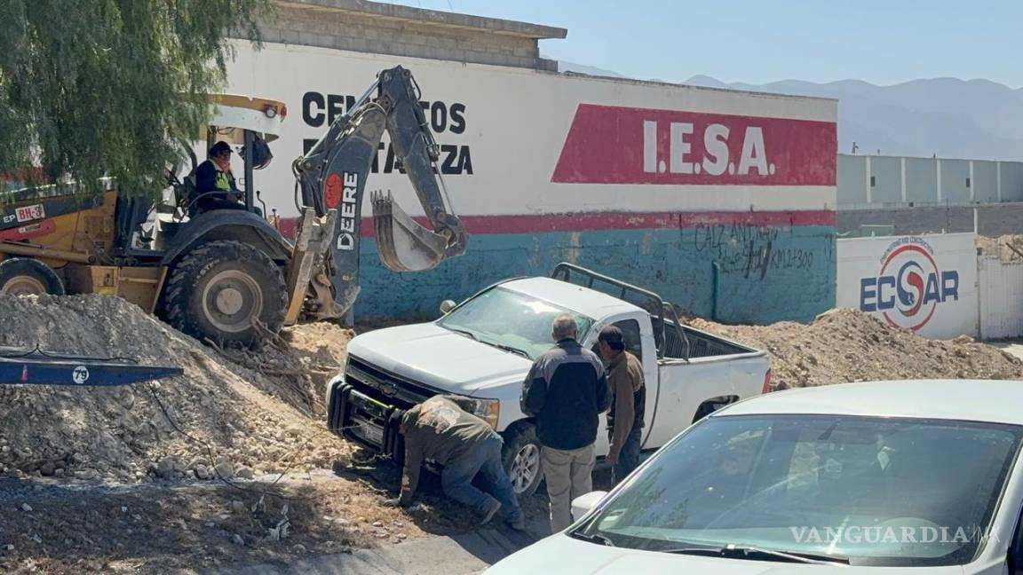 Saltillo: Vuelca camioneta en la Antonio Narro; conductor resulta ileso