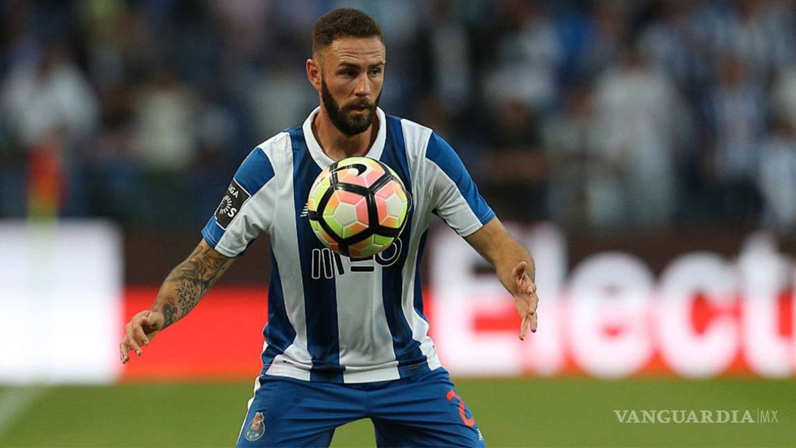 $!Miguel Layún está en España para firmar con el Sevilla