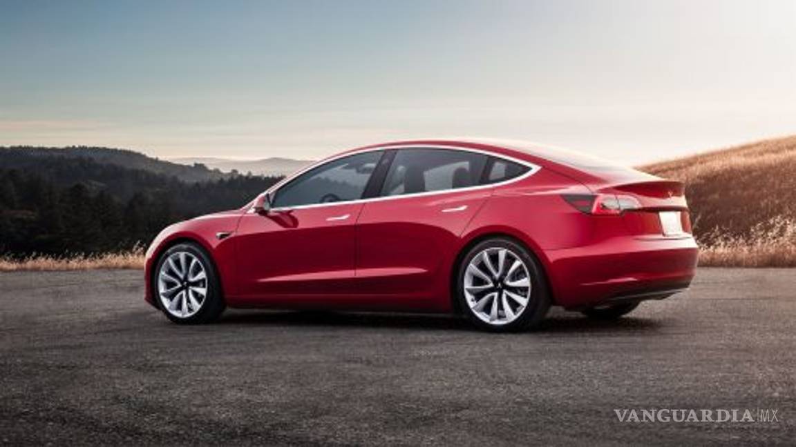 $!Tesla baja, un poco, el precio del Model 3