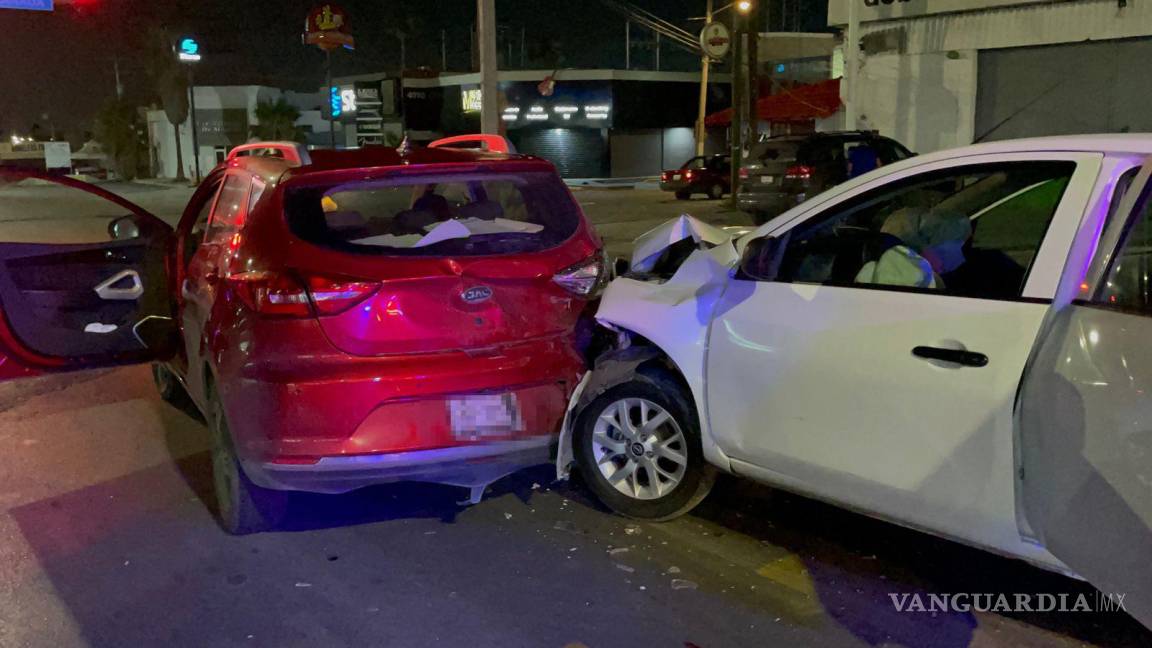 $!A pesar del fuerte impacto, los ocupantes de ambos vehículos solo sufrieron golpes leves y no fue necesaria la intervención de una ambulancia.