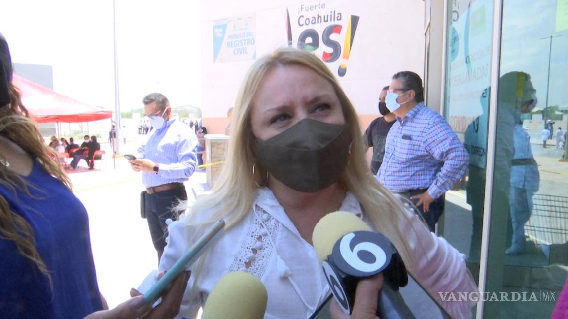 Marcela Gorgón llevó regalos al Hospital Infantil de Torreón