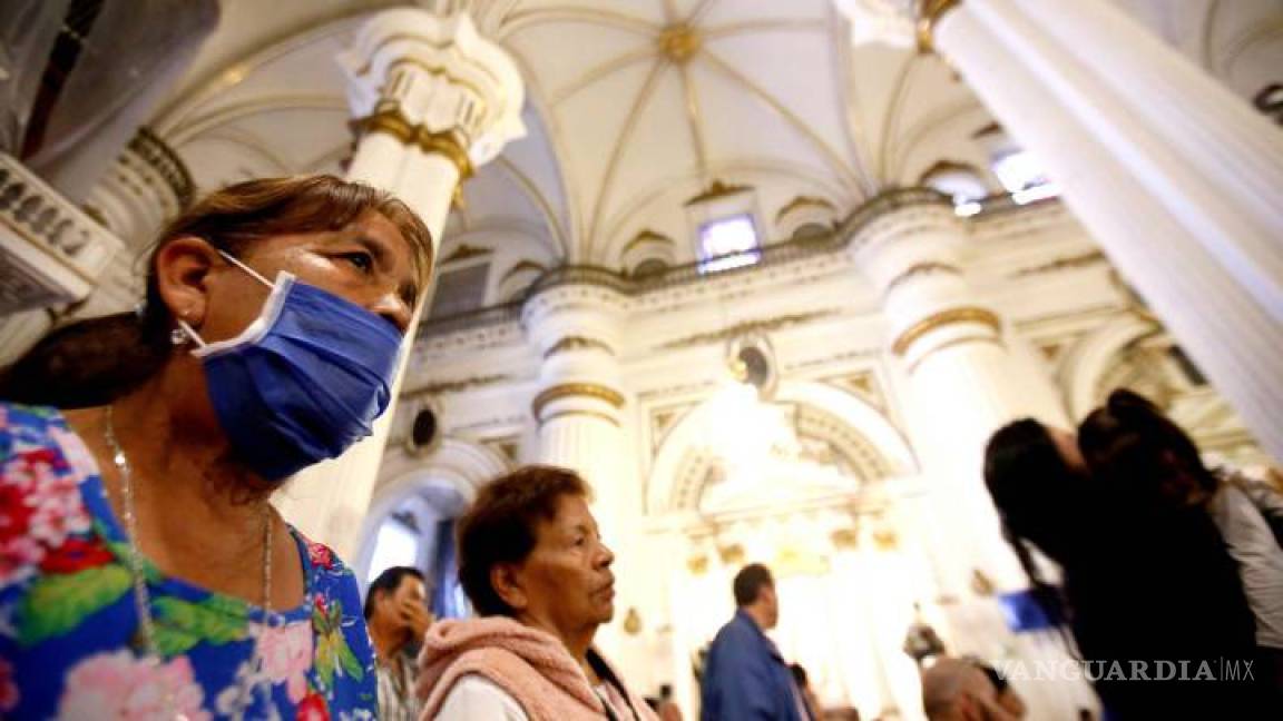 Coronavirus: En Querétaro fieles van a la iglesia a pedir protección por el virus