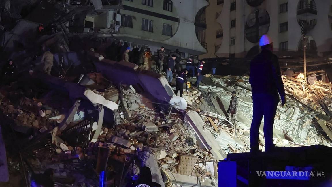 Asciende a 195 cifra de muertos por terremoto en Turquía y Siria