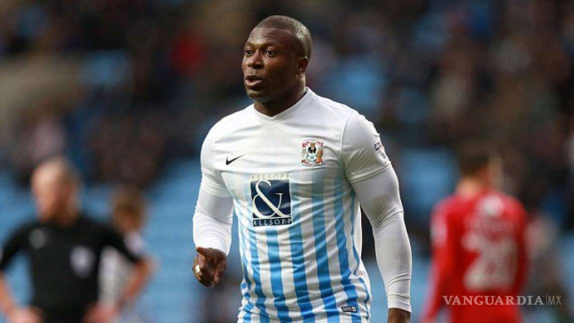 El delantero internacional nigeriano Yakubu Aiyegbeni anuncia su retiro