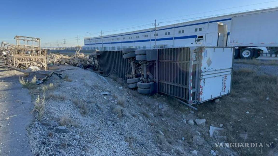 $!Autoridades estatales resguardaron la zona mientras se realizaban labores de remoción del vehículo.