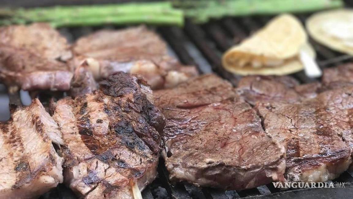 La carne asada, una deliciosa tradición que detona la convivencia y unión familiar en Saltillo