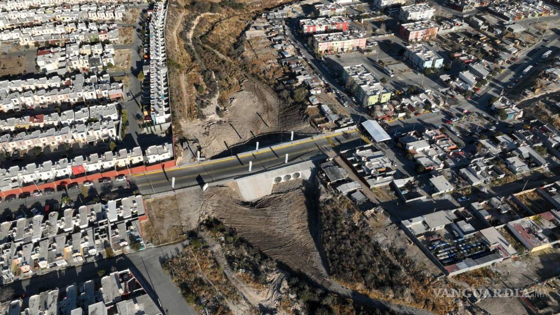 $!El Gobierno de Saltillo también construyó el puente vehicular que une a las colonias Colinas de San Lorenzo y Lomas del Refugio.