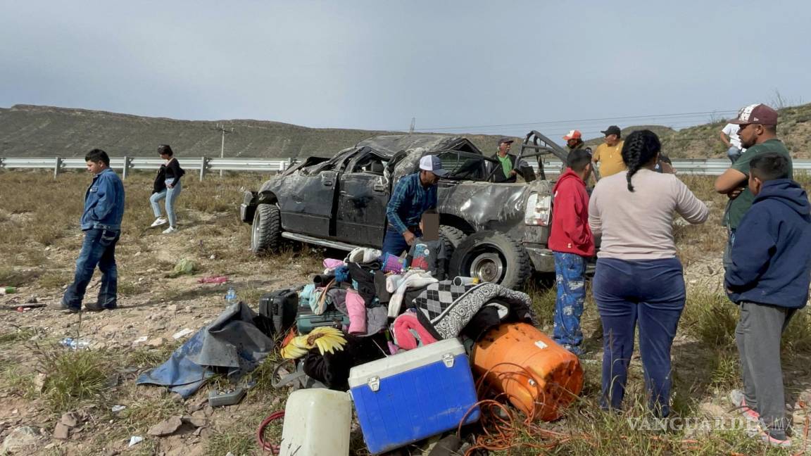 Volcadura en carretera Torreón-Saltillo deja 4 lesionados; familia asegura que auto les cerró el paso