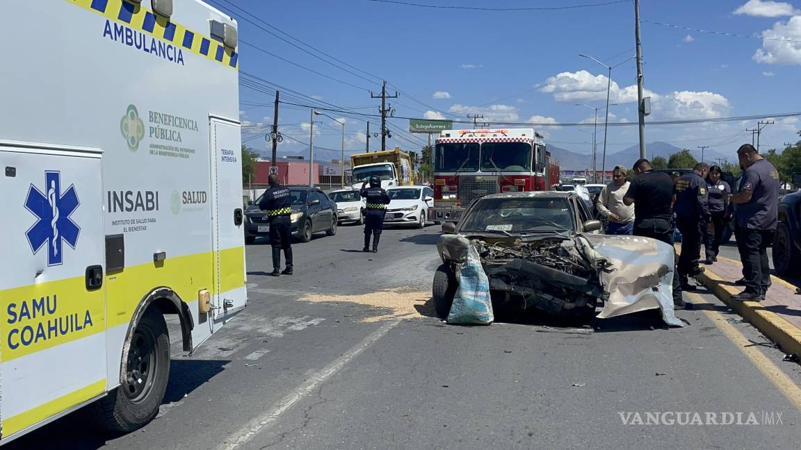 Agente de la Fiscalía sufre grave accidente en el periférico Luis Echeverría, en Saltillo