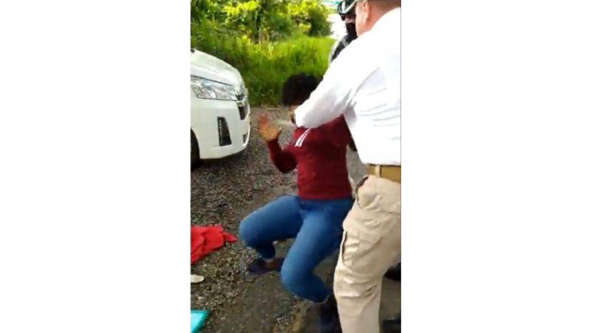 Agentes del INM provocaron aborto a esposa de haitiano tras golpearlos