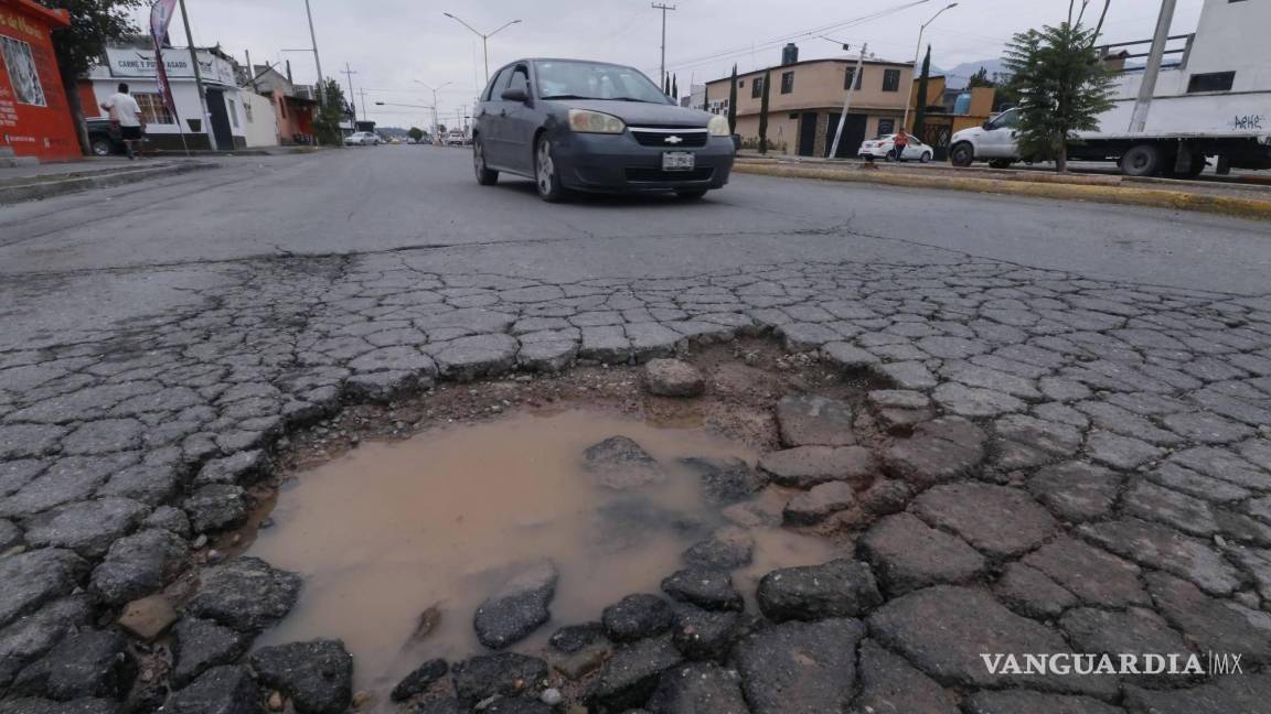 $!Los baches son uno de los males más comunes que se reportan en Saltillo.