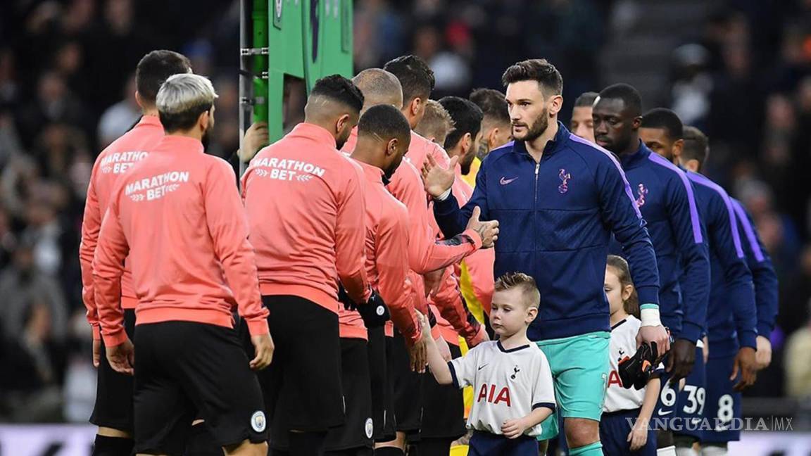 Equipos de la Premier League llegan a cobrar más de 15 mil pesos a niños que salen de la mano de los futbolistas