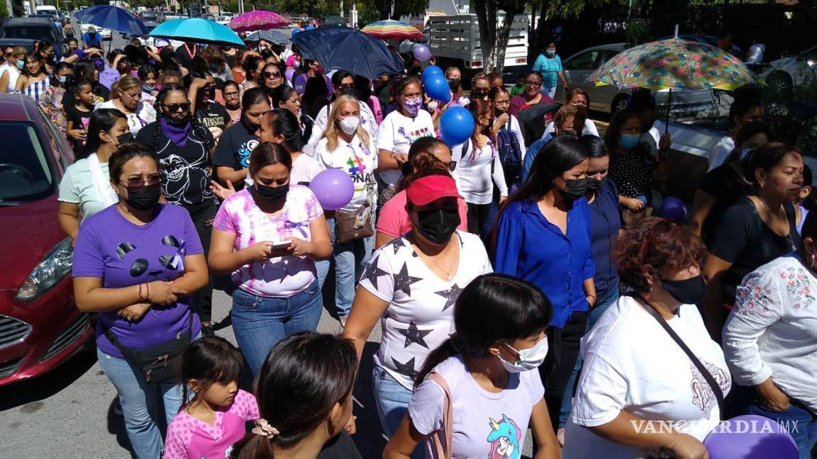 $!Mujeres de Parras de la Fuente se unieron para exigir justicia un día después del feminicidio de Rossy.