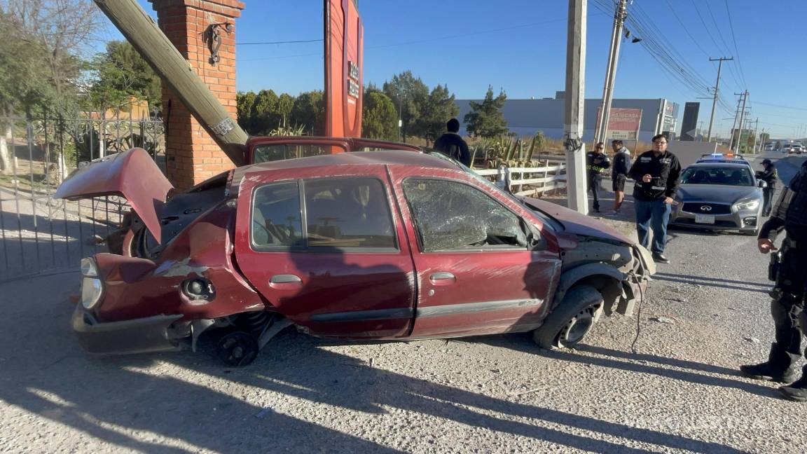 Saltillo: pierde el control y vuelca tras presunto ‘cerrón’ en V. Carranza
