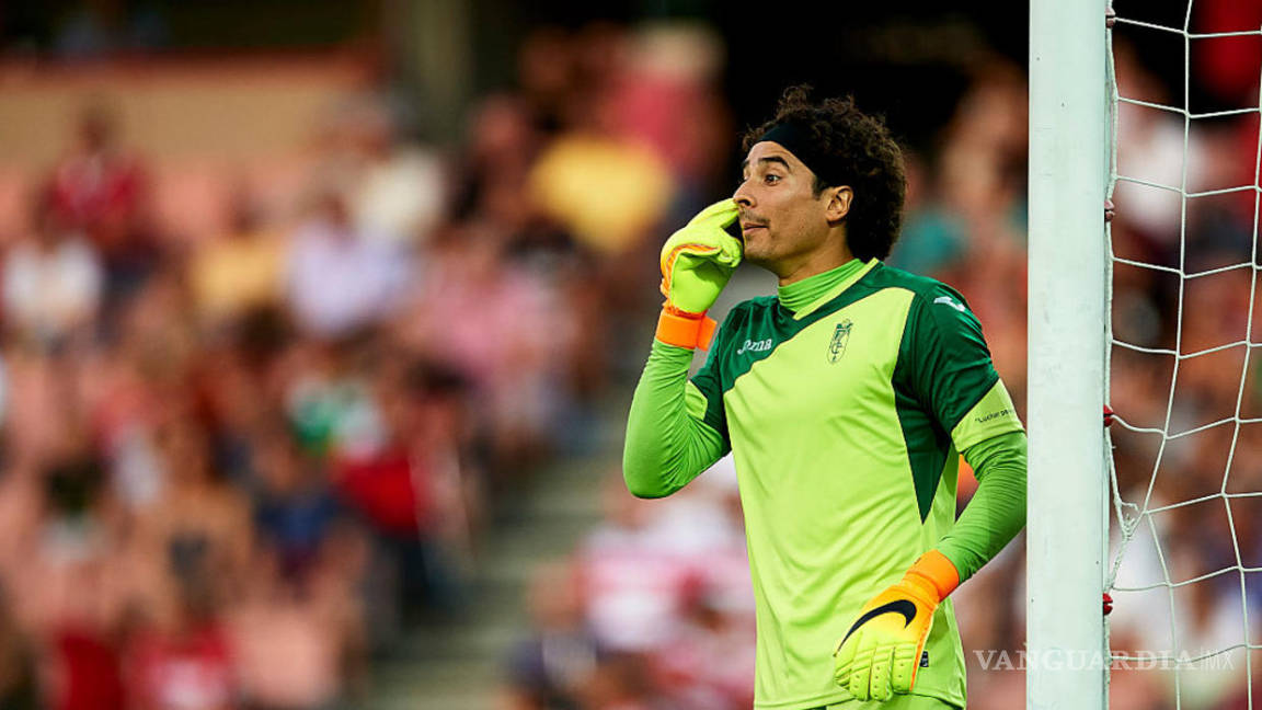 Guillermo Ochoa comete 'osote' y lo revientan en redes