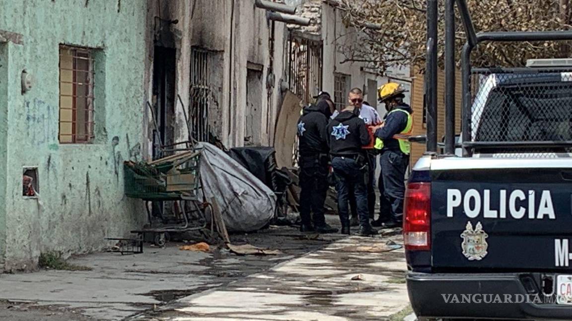 $!Vecinos comentaron que otro adulto, un joven y una menor lograron escapar y fueron llevadas a recibir atención médica, aunque esta versión no ha sido confirmada.