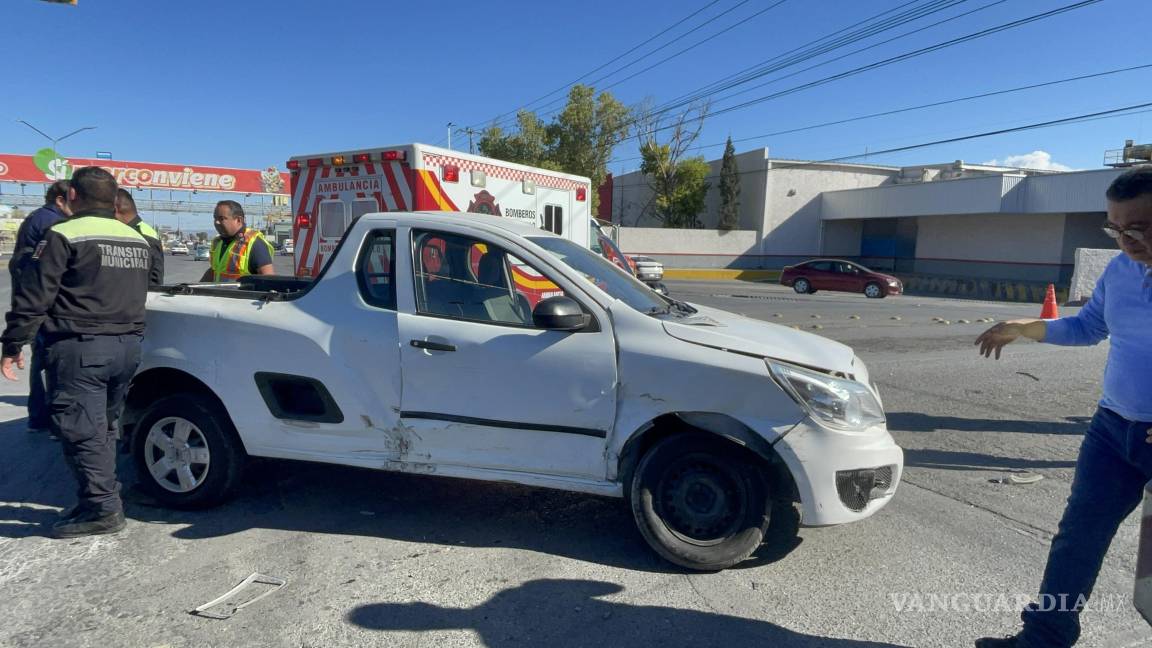 Chocan y ambos alegan tener luz en verde al sur de Saltillo
