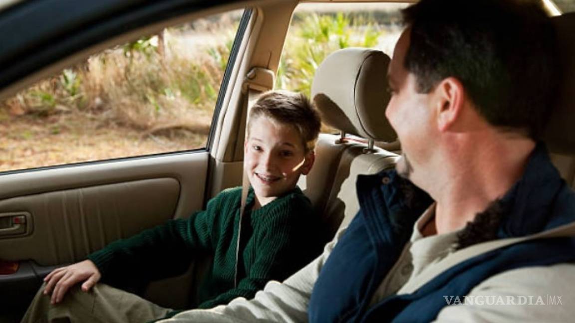 Advierte socorrista de Saltillo sobre riesgos de viajar con niños en el asiento delantero