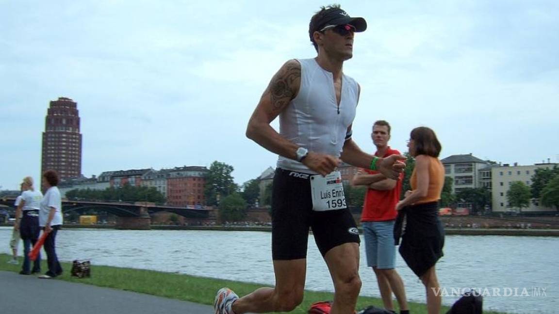 $!Rafael van der Vaart, leyenda del Tottenham, debuta como jugador profesional de dardos