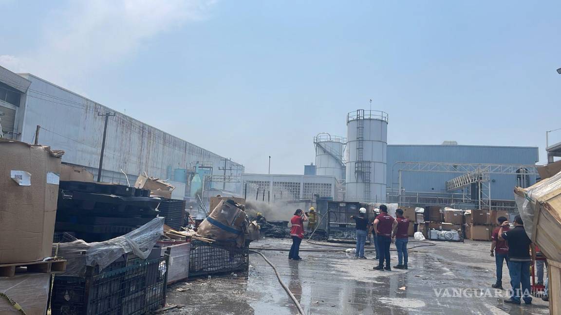 Incendio en empresa deja 100 evacuados en Apodaca, Nuevo León