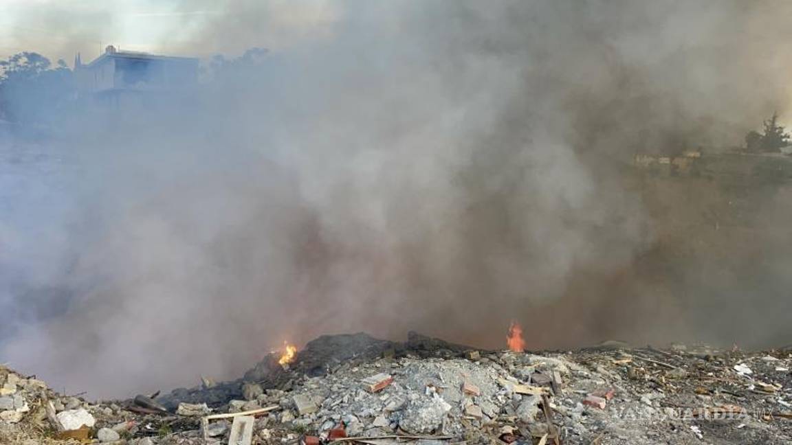 $!Autoridades municipales llegaron al lugar para tomar conocimiento de la situación y brindar apoyo a los bomberos.