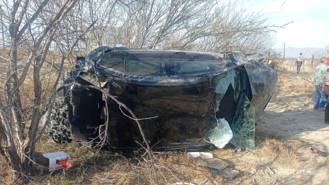 Salen de la carretera y vuelcan por exceso de velocidad; terminan heridas, en Ramos Arizpe