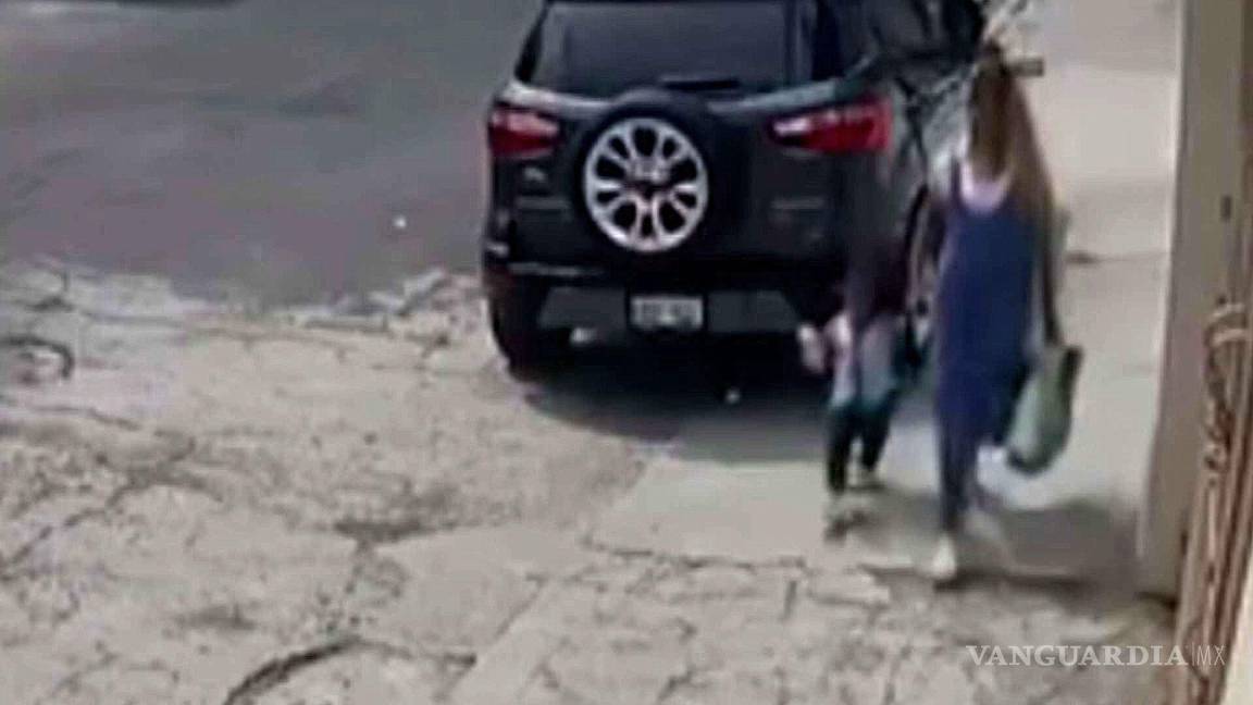 Mujer abandona a niña de dos años en las calles de CDMX; es identificada y detenida