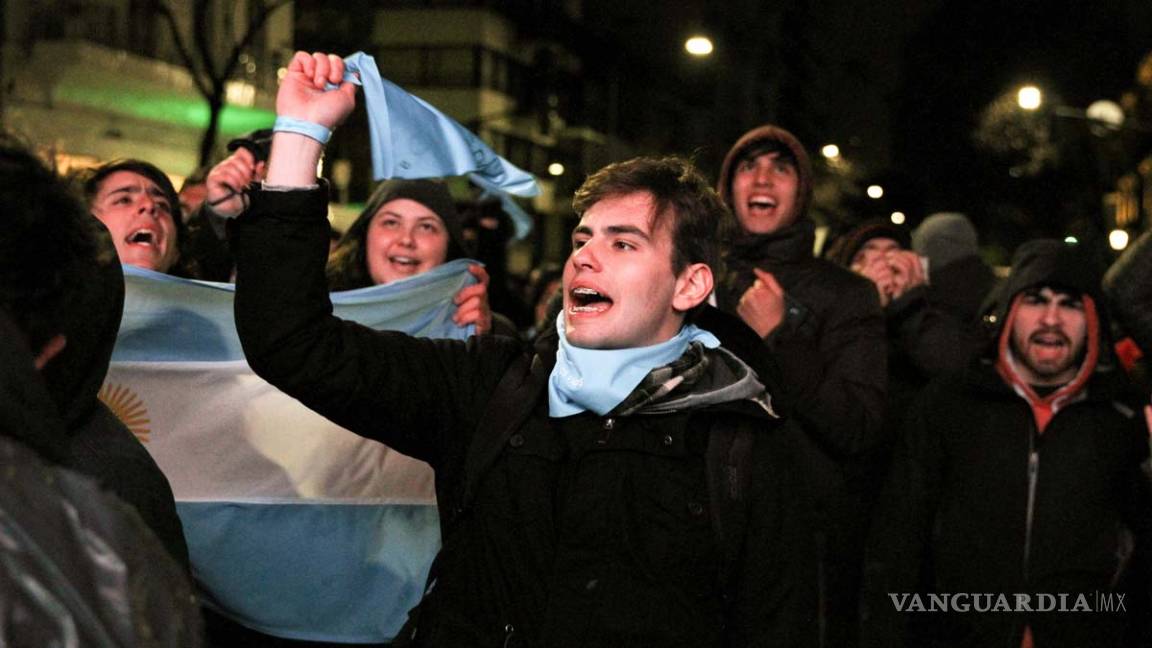 $!Fuertes protestas y enfrentamientos en Argentina tras rechazar el Senado la legalización del aborto