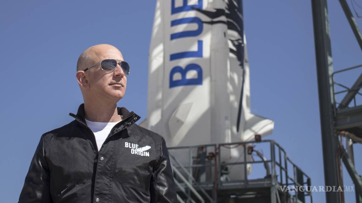 Blue Origin de Jeff Bezos lanzará su primer vuelo espacial humano el 20 de julio y puedes pujar por un asiento