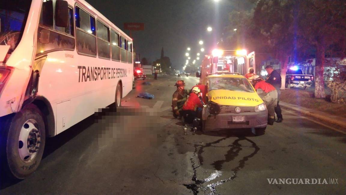 $!Paramédicos brindaron atención a dos mujeres lesionadas y las trasladaron a la Clínica 2 del IMSS.