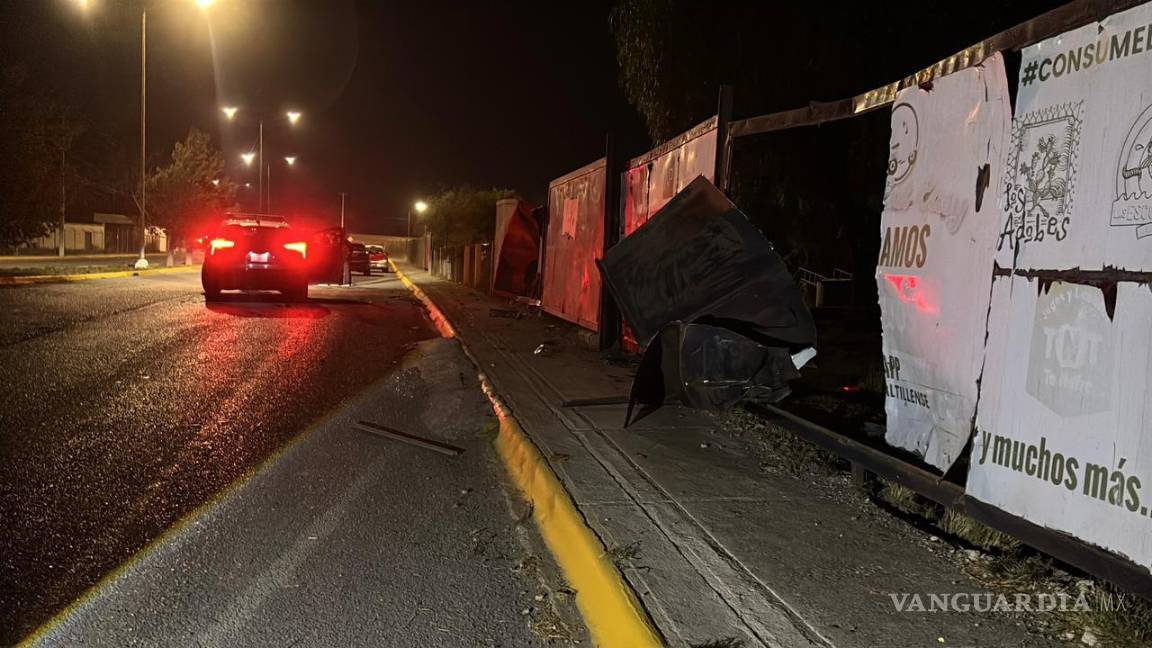 $!Elementos de Tránsito turnaron el caso al Ministerio Público de Asuntos Viales por los daños causados a propiedad privada.