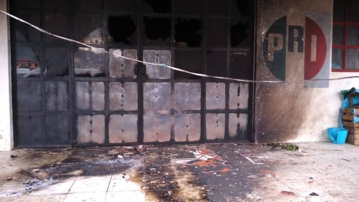 Con fuego y balas atacan oficinas del PRI en Chiapas