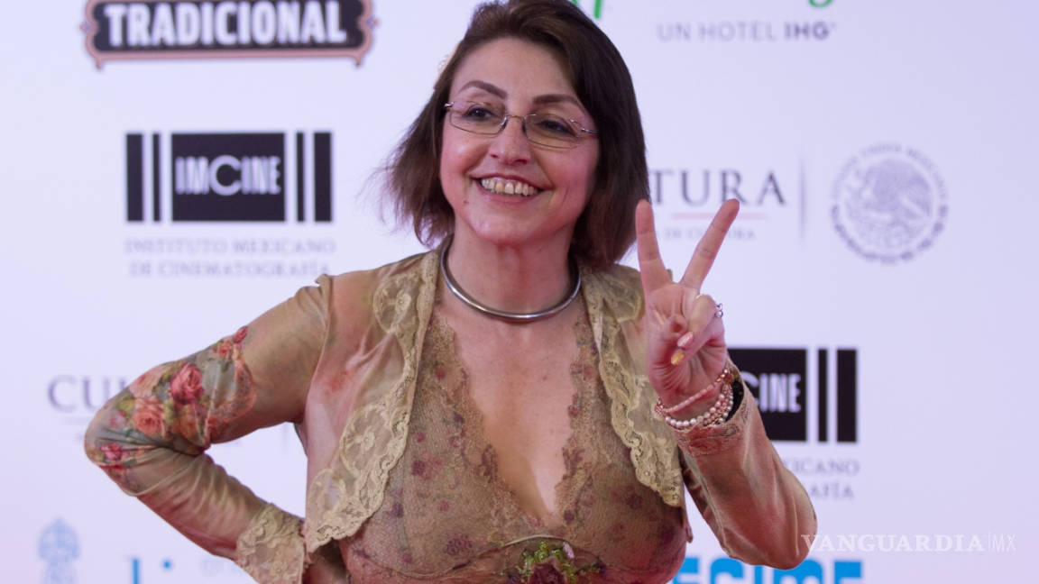 AMLO responde '¡Sí!' a propuesta 'decorosa' de Fernanda Tapia