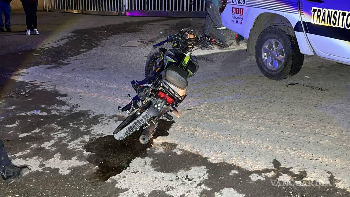 $!La motocicleta y el vehículo KIA involucrados fueron asegurados por las autoridades y puestos a disposición del Ministerio Público de Asuntos Viales.